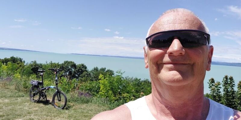 ShunaOnBalatonLake_w1.jpg